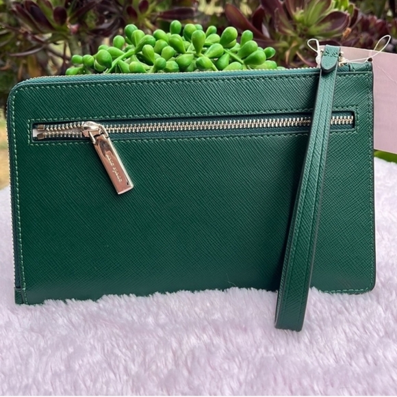 Emerald Green Kate Spade Wristlet - Picture 4 of 9